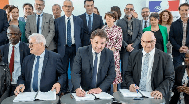 Signature des nouveaux contrat de ville à Limoges le 12 avril 2024 en présence de l'Etat, de la métropole, de la mairie et de nombreux partenaires du contrat de ville